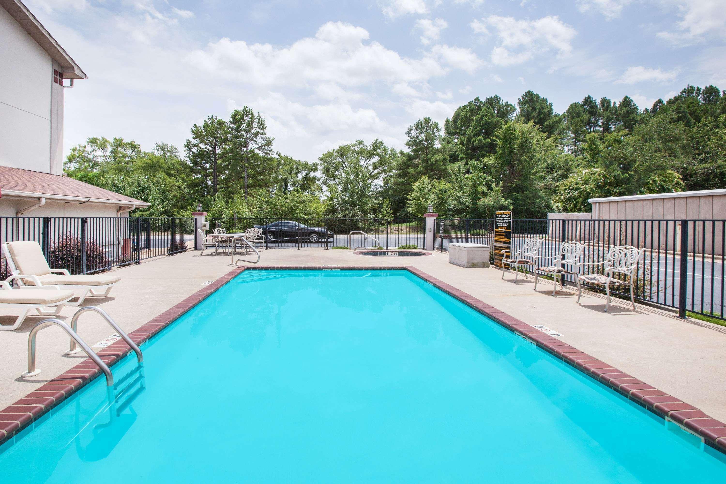 Super 8 By Wyndham Hot Springs Hotel Bagian luar foto